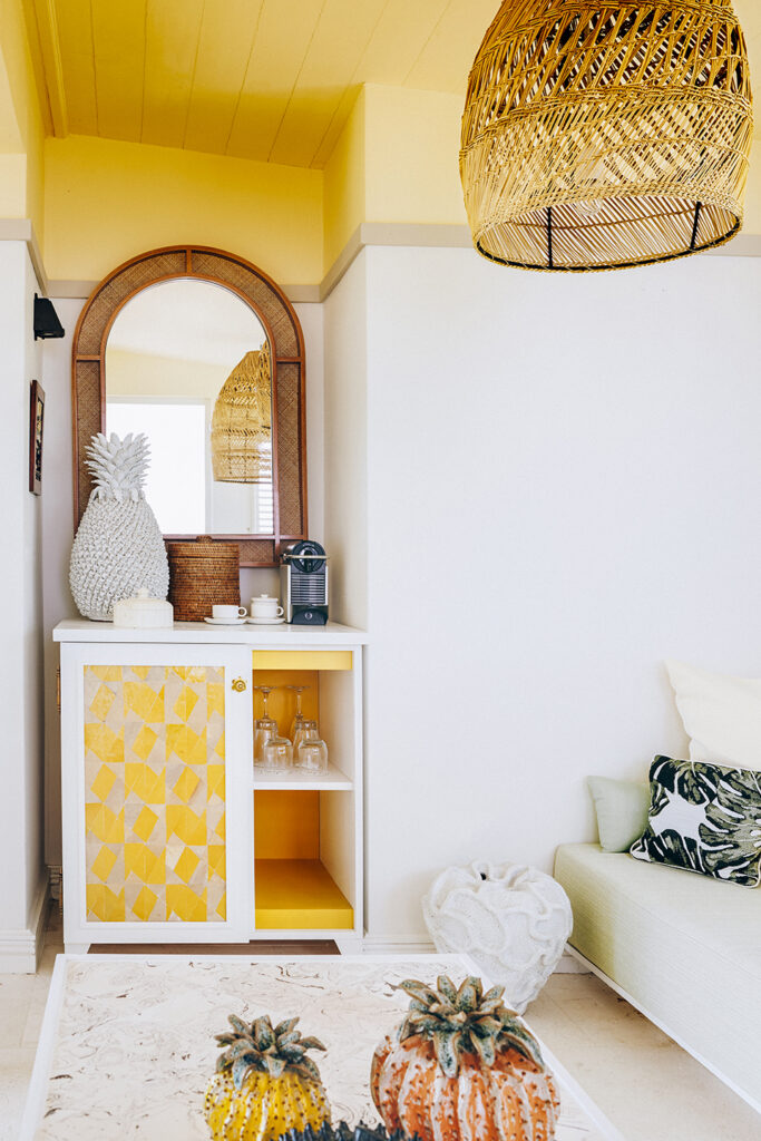 Zellige Front door bar Ateliers Zelij Ksima Model Trsitan Auer Cotton House tristan auer zelige yellow tile carraux jeune