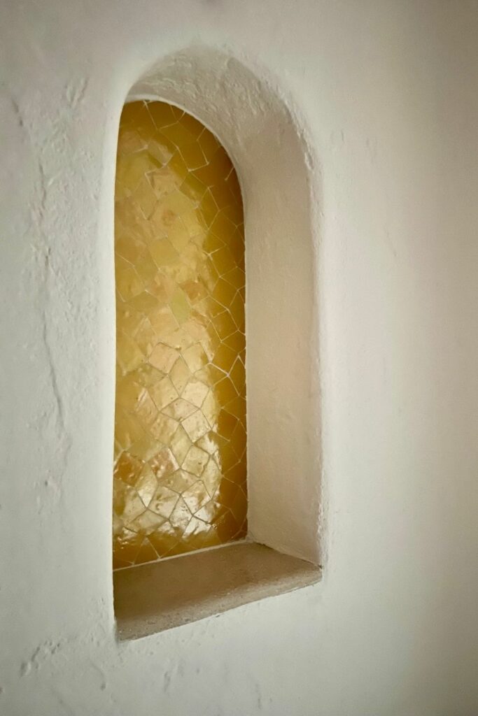 Ateliers Zelij Hospitality Cala di Volpe Zellige Maza Zeligge Zelige bathroom toilet salle de bain sauna haman artisanal fait a main handmade hotel