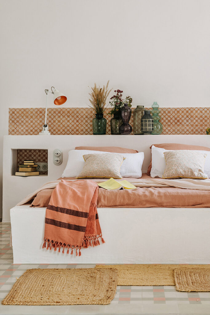 Es Bec d'Agila Karel Balas Ateliers Zelij Zelige Zellige Tiles natural naturel chambre room interior design linens cozy